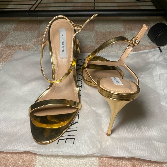 Women’s gold ankle strap stilleto sandal. - Picture 3 of 5